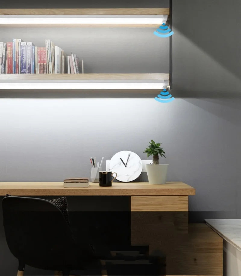 Motion Sensor LED Light – Rechargeable / Lampă LED Reîncărcabilă cu Senzor de Mișcare